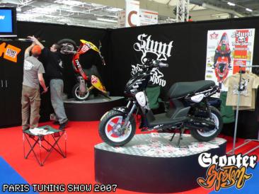 1-stand-stunt-bike-show.jpg