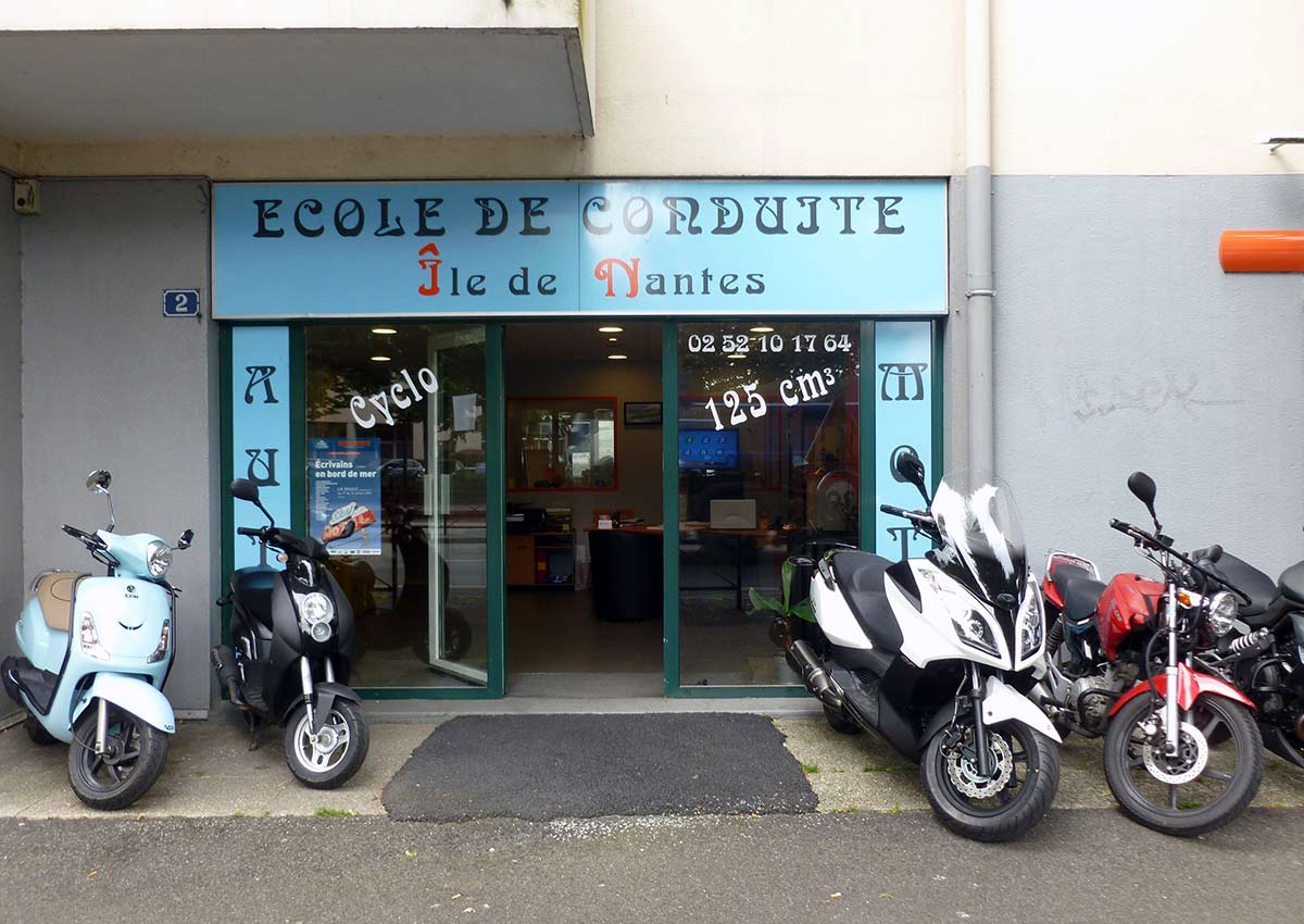 Côté moto-école, c'est du côté de l'Île de Nantes qu'est situé le plus proche