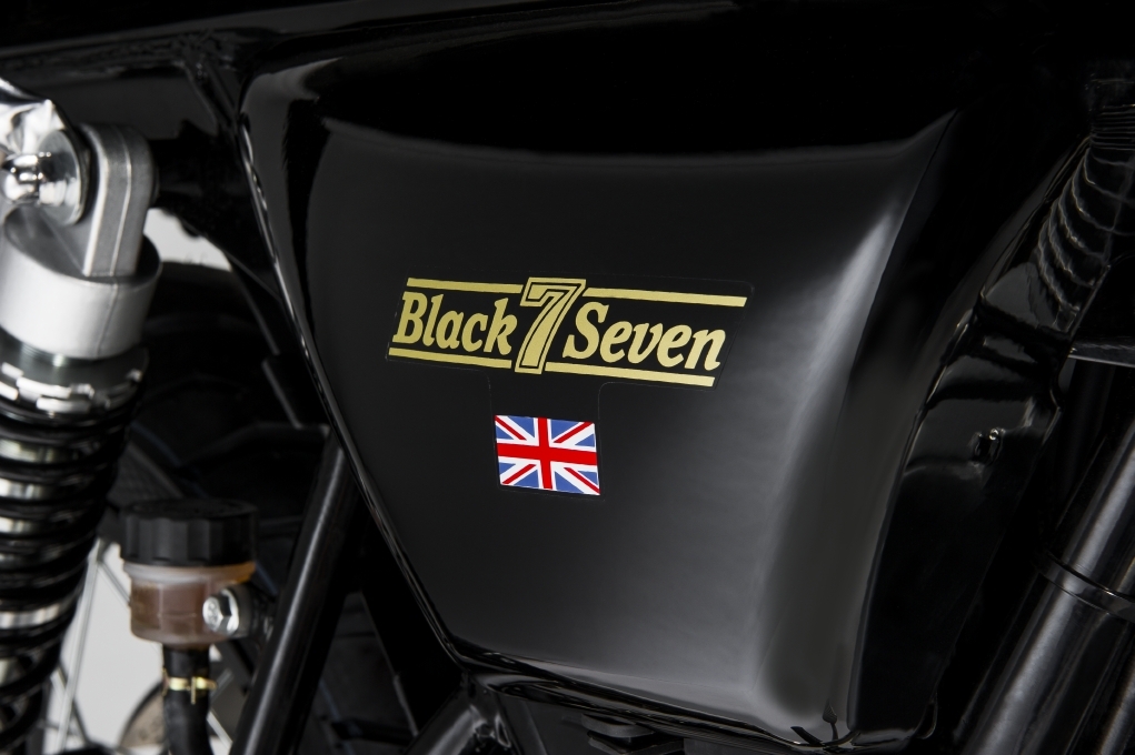 La moto 125cc affiche des lignes et une déco 100% vintage. So british !