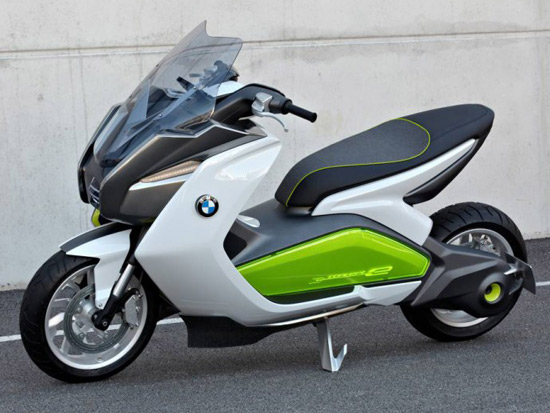 Le BMW Motorrad Concept e est un scooter électrique... futuriste !