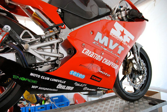 Moto GP80 équipée de pièces MVT Engine