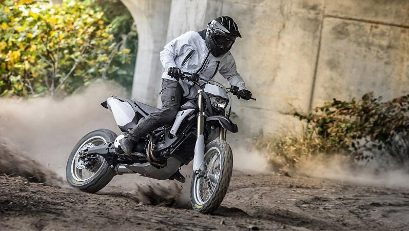 Pour son 4ème Tmax Hyper Modified, Yamaha a fait appel au magazine Riders
