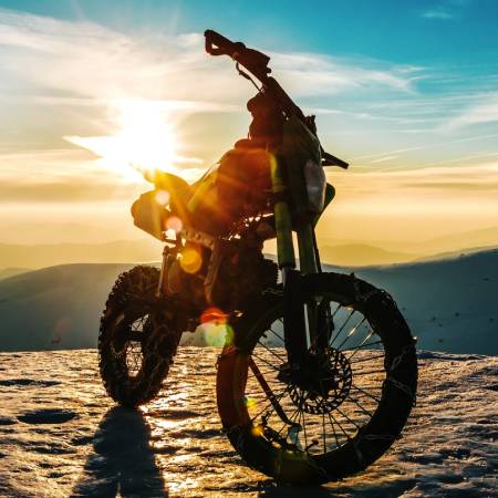 Liberty Rider: Votre Compagnon de route pour des Balades en Moto Sécurisées et connectées (GPS & app)