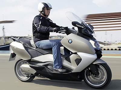 Essayez les maxi-scooters BMW série C