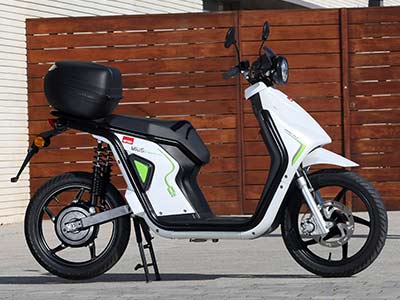 Rieju Mius : le scooter électrique à grandes roues