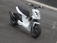 MBK Stunt White Out (perso-10067-08_11_29_18_13_55)