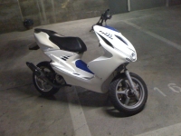 Yamaha Aerox R White Blue Italia (perso-17103-10_06_23_18_34_32)