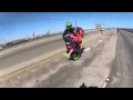 Vidéo d'un wheeling en couple façon 69