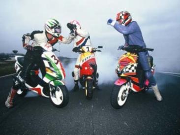 Scooters et motos de compétition
