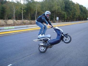 Photos de stunt en scooter et moto