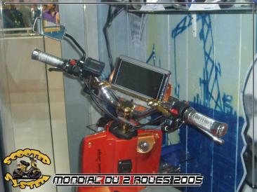 salon_mondial_deux_roues_2005_scooter_system_32.jpg