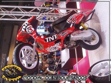 salon_mondial_deux_roues_2005_scooter_system_61.jpg