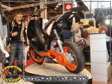 salon_mondial_deux_roues_2005_scooter_system_7.jpg