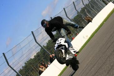 scooter-weekend-2007-stunt-10.jpg