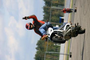 scooter-weekend-2007-stunt-15.jpg