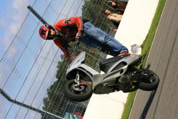 scooter-weekend-2007-stunt-16.jpg