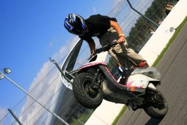 scooter-weekend-2007-stunt-17.jpg