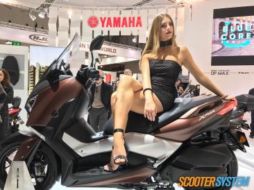 hôtesses, maxiscooter, scooter 300, scooter GT, Yamaha, Yamaha X-Max