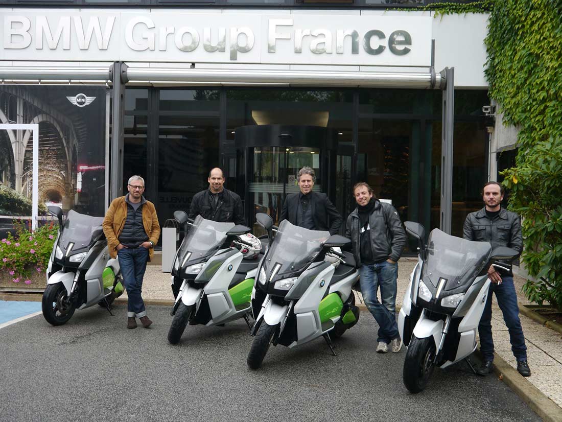 À Paris, le départ s'est fait devant les bureaux de BMW Motorrad France
