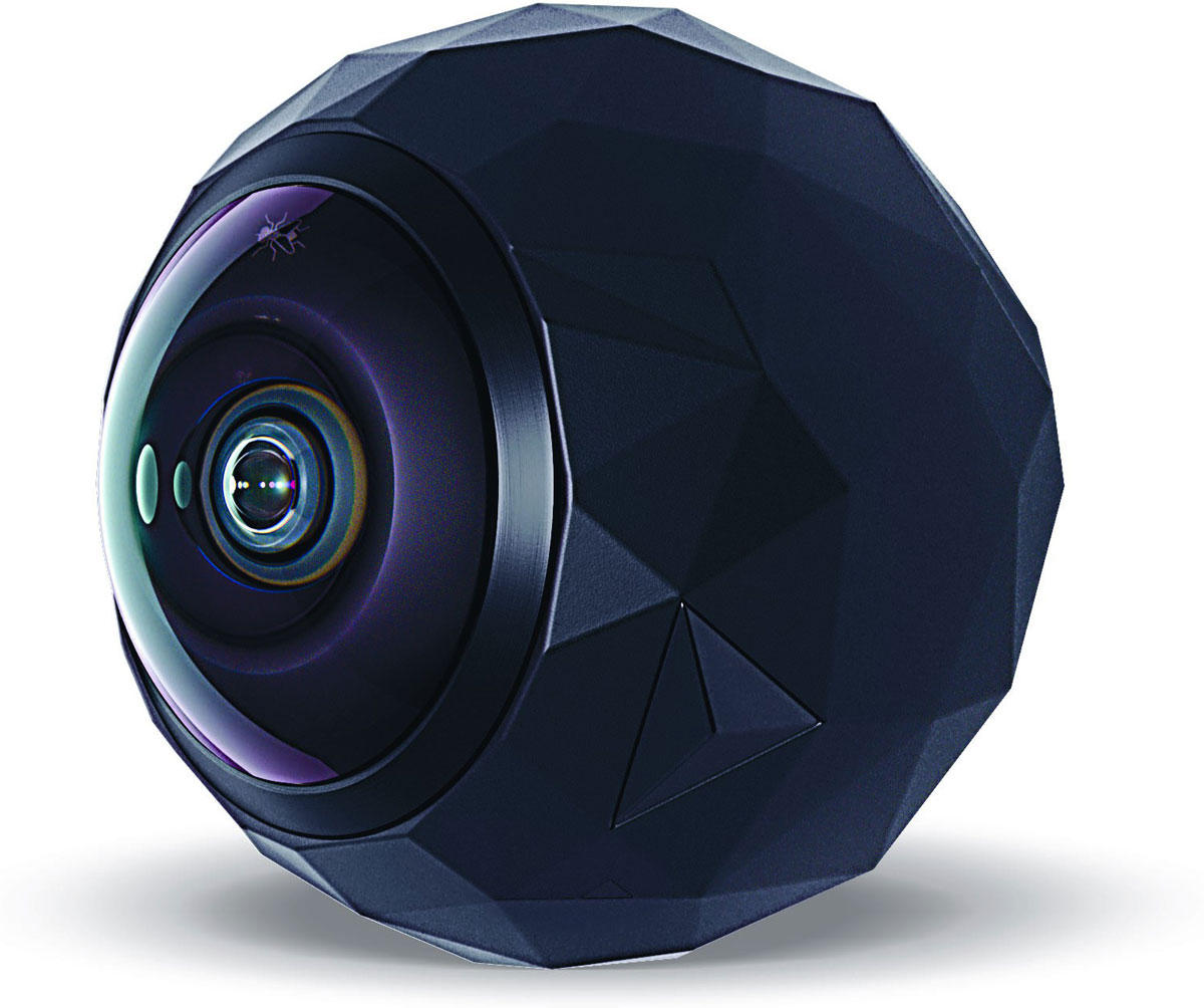 L'action-cam Fly 360 est une sphère équipée d'un capteur Fisheye à 8 éléments