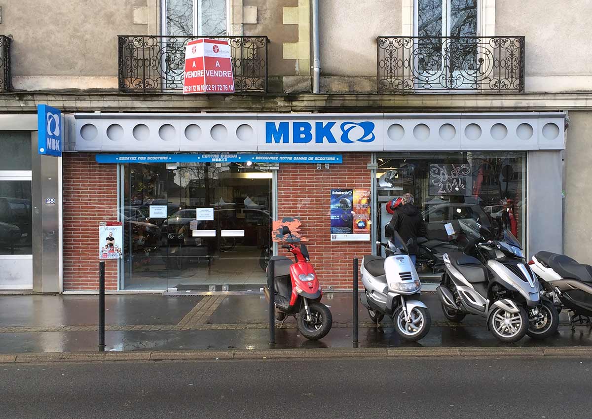 Le concessionnaire le plus proche de nos bureaux est le MBK de Nantes Viarme