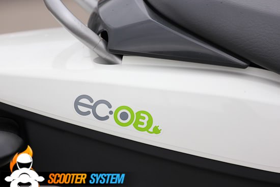 Design moderne pour ce logo EC-03 qui comporte du vert, synonyme d'écologie