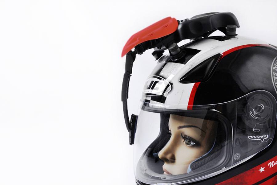 L'innovation du jour, c'est cet essuie-glace universel pour casque moto et scooter