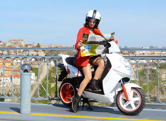 Pas très sexy le scooter électrique ? Ca reste à voir annonce l'AVERE France !