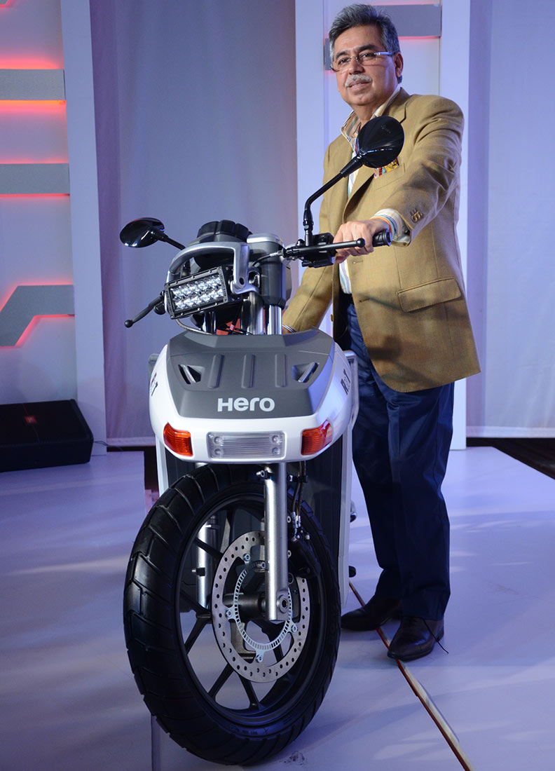 L'indien Hero est fier de son scooter à moteur hybride Diesel-électrique