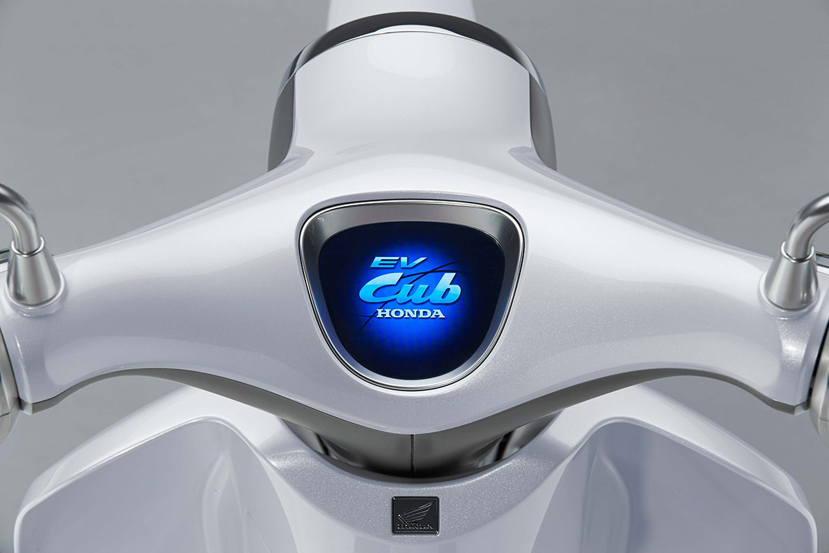 Le japonais a porté un grand soin à la plastique néo-rétro de son EV-Cub Concept