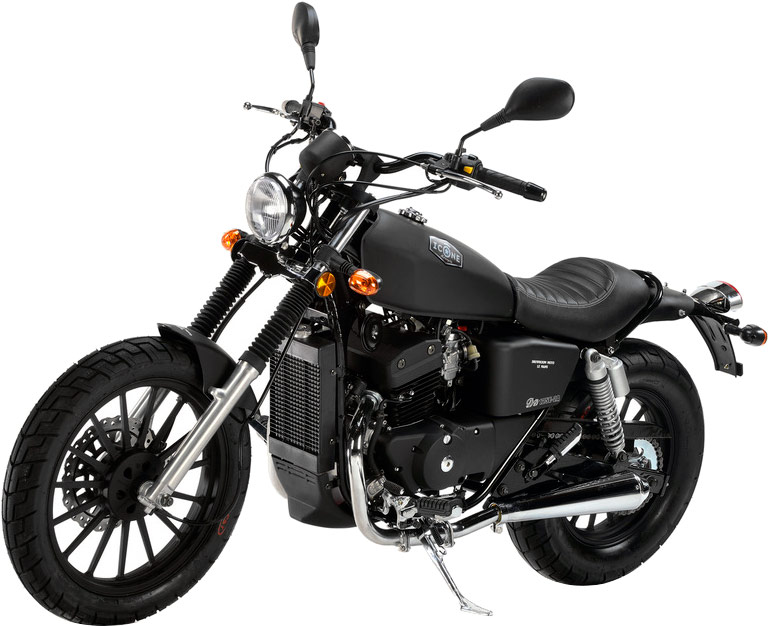 Les coloris noir et gris proposés valorisent les chromes de la moto 125