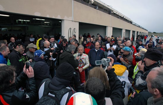 Public sur le Circuit Paul Ricard pour l'annonce de l'événement moto de l'année