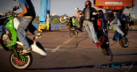 Stunt à moto pour le DVD du French Stunt Tour