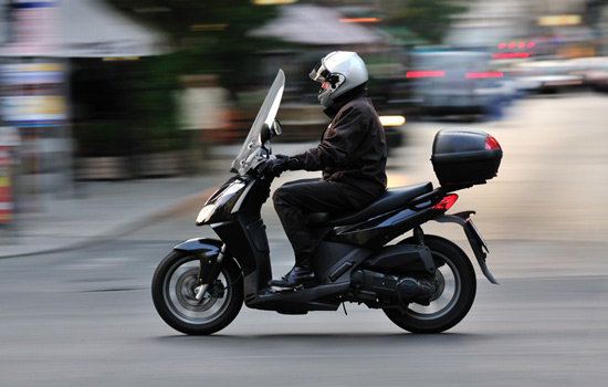 L'immatriculation des scooters 50cm3 en préfecture, plaque et carte grise obligatoires