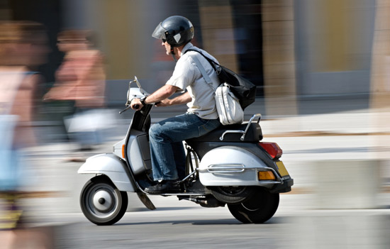 Les scooters et motos d'avant 2004 interdits dans les centres-villes de France ?