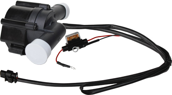 La pompe à eau Malossi est fournie avec les câbles pour la batterie en 12V