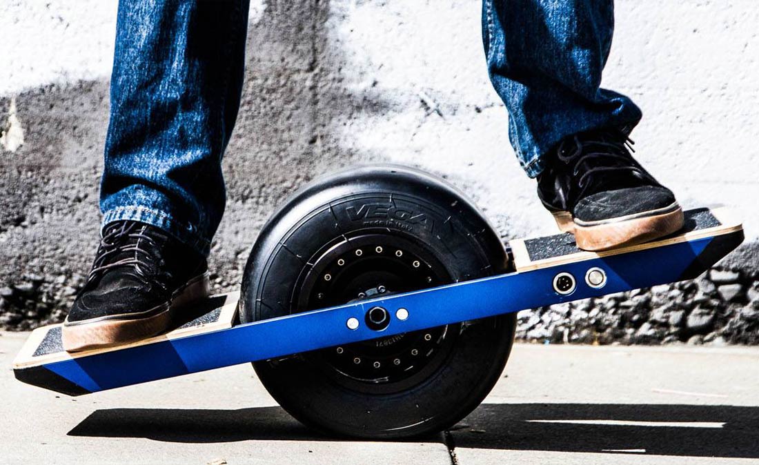 Le Onewheel se conduit comme un skate, la sensation de flotter en plus