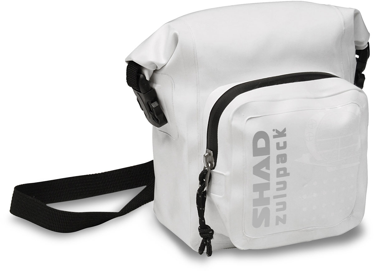 Shad propose une gamme de sacs à dos étanches, dont cette sacoche SW05