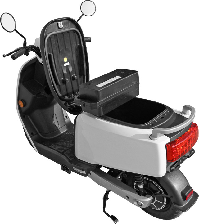 Komo Motor a équipé son scooter d'une batterie Lithium-Ion escamotable