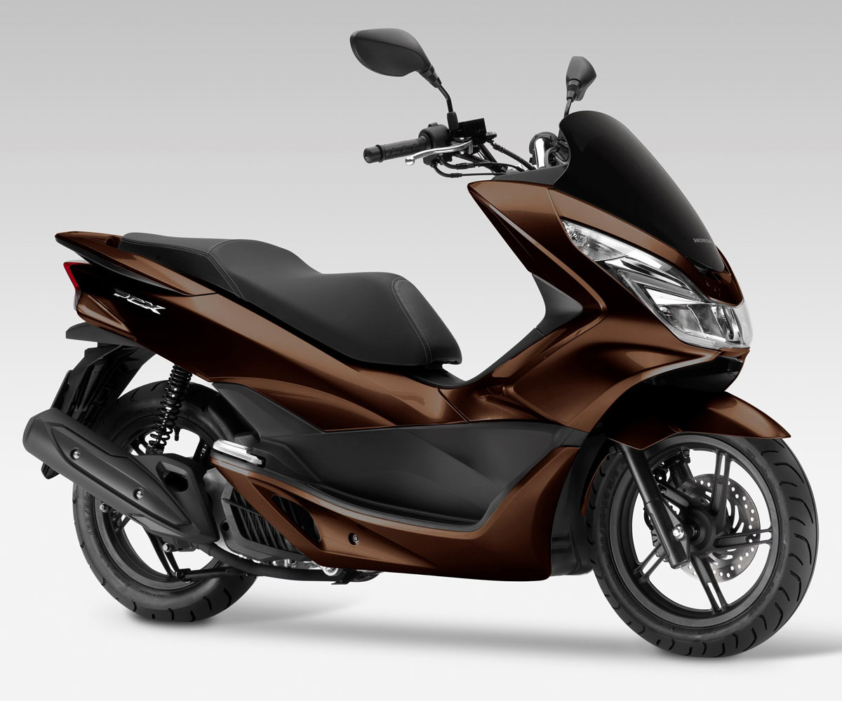 Le scooter urbain se décline dans un nouveau coloris marron « Pearl Havana »