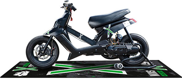Quoi de mieux pour accompagner un scooter 50cc de compétition ?