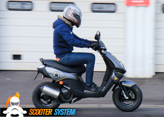 Pour des trajets en ville, un scooter 50 est amplement suffisant