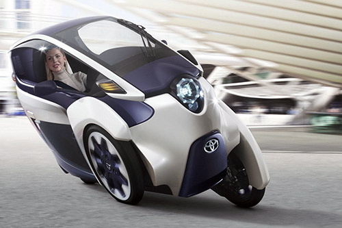 Le Toyota i-Road est un scooter à 3 roues électrique à habitacle fermé