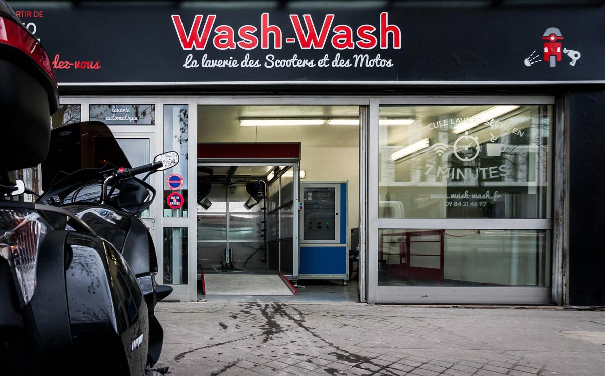 Wash-Wash se présente comme « la laverie des scooters et des motos »
