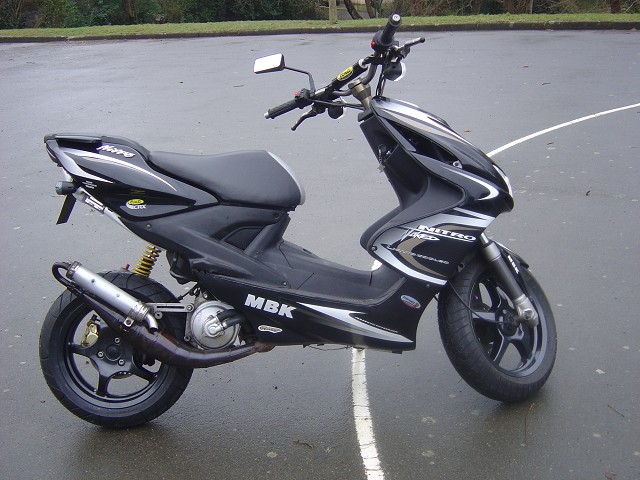2009 MBK Nitro Naked - Moto.ZombDrive.COM