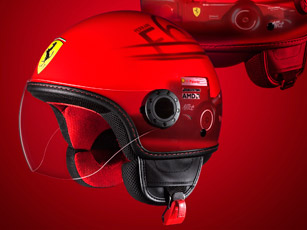 Un casque Ferrari aux couleurs de la F60