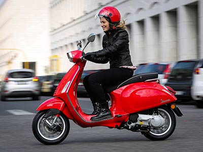 Vespa Sprint 50 & 125 : le scooter rétro-sportif