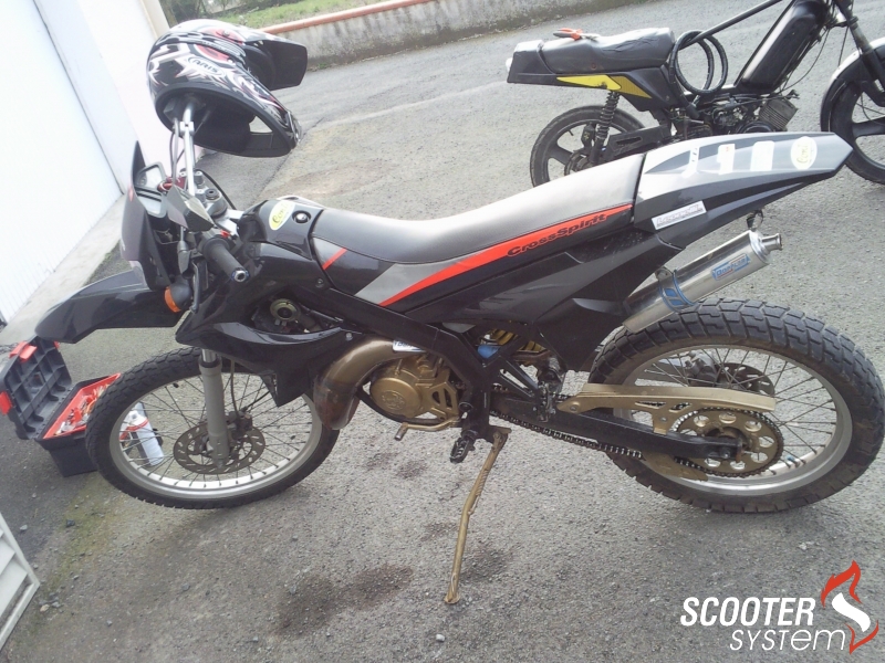 Guidon Accossato Noir Aluminium Pour Derbi Senda R DRD X Treme 2010 - Diamètre 22 Mm, Hauteur Basse