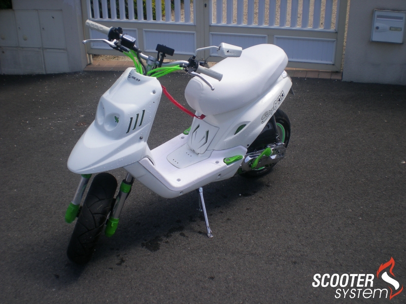 thumbnail image 2 of TNT White Handlebar Inner Dome For MBK Booster Spirit & Yamaha BW's 50 (1988-2003) 2 of 5